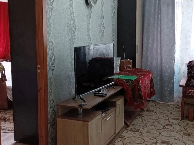 Фото: Горловка! Продам 3-х ком. кв-ру по пр. Ленина, 132, 5/5, не угловая. Крыша не течёт, отремонтирована. Окна пластик, балк