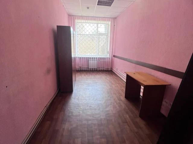 Фото: Сдам в аренду офисные помещения в районе школы «нового поколения» кВ Димитрова, квадратный метр 2000 рублей ( коммунальн