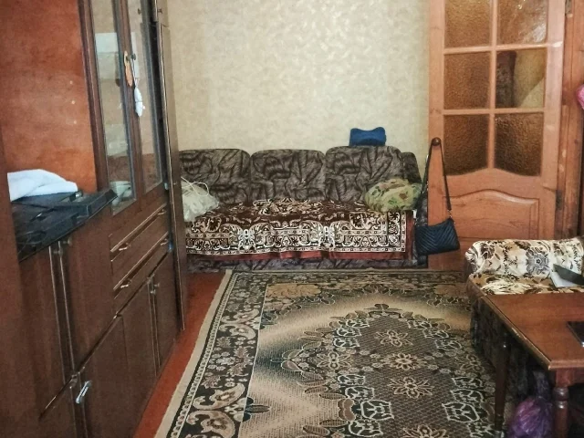 Фото: Горловка !!! Продам 1 ком.кв-ру район автовокзала ул. Первомайская 36а, 1/2. Квартира угловая,но очень теплая, стены уте