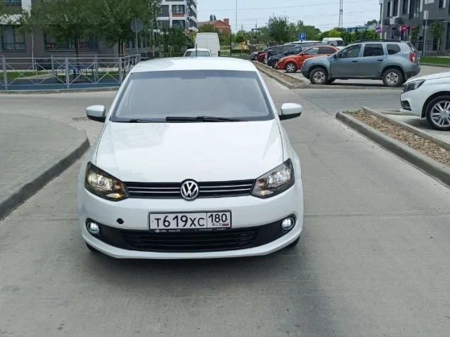 Фото: Продается Volkswagen Polo 2014 года 1.6 мотор не дымит масло не ест работает как часики я хозяин владею больше 2-х лет к
