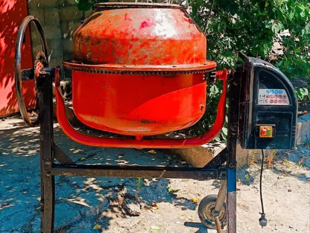 Фото: Продам бетономешалку, цена 20 т .тел