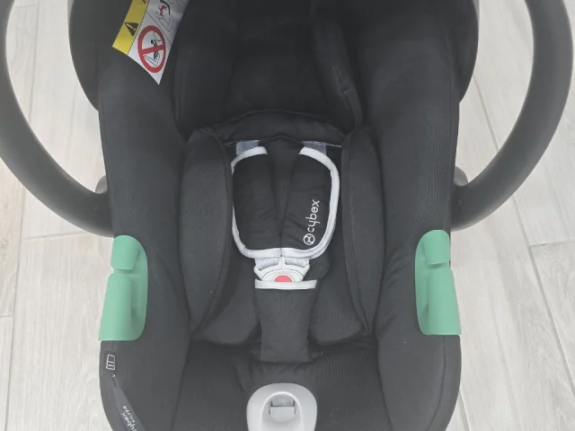 Фото: Продам автолюльку Cybex Aton B2 i-Size и базу к ней. Автолюльку использовали 5 раз. Так как, в ней не было необходимости