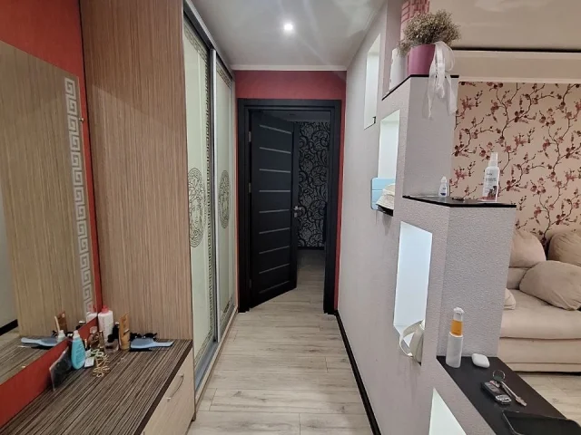 Фото: В продажу предлагается 2х комнатная квартира в центральном районе Мариуполя, по ул. Бахмутская , 122 , этаж 6- 9 го , ли