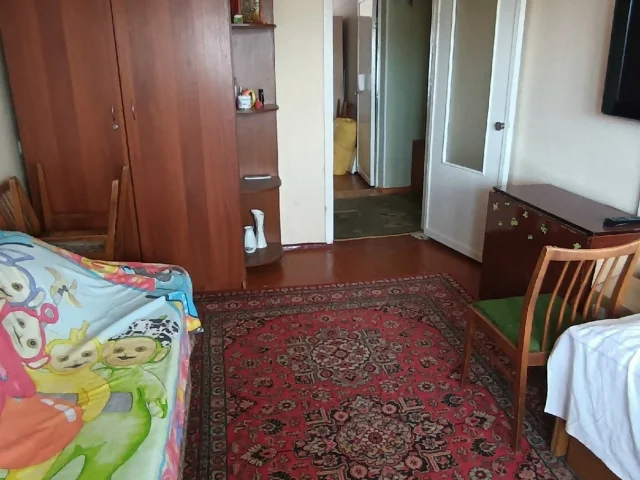 Фото: Горловка! Продам 2-х ком. кв-ру по ул. Остапенко, 26 ( район стоматологии). 5/5, не угловая. Окна пластик, балкон застек