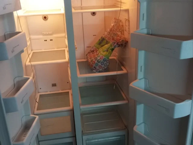 Фото: Продаётся холодильник Самсунг но фрост сухой заморозки высота 1,80 ширина 85 глубина 67 в отличном состоянии 30000 руб м