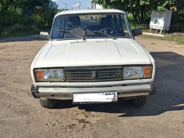 Фото: Ваз года выпуска, на ходу, двигатель 1500 (карбюратор) работает хорошо не дымит и не троит, КПП 4х ступка не выбивает и 