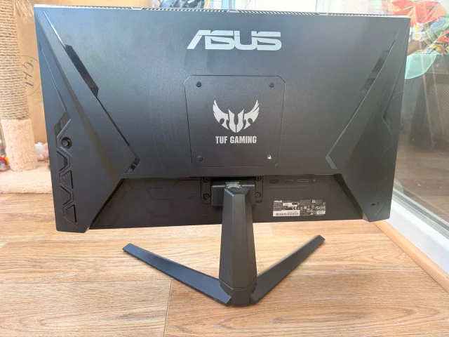 Фото: Продаю монитор ASUS 24 диагональ 165гц Full HD 1 миллисекунда отклика. Монитор как внешне так и технически в хорошем сос