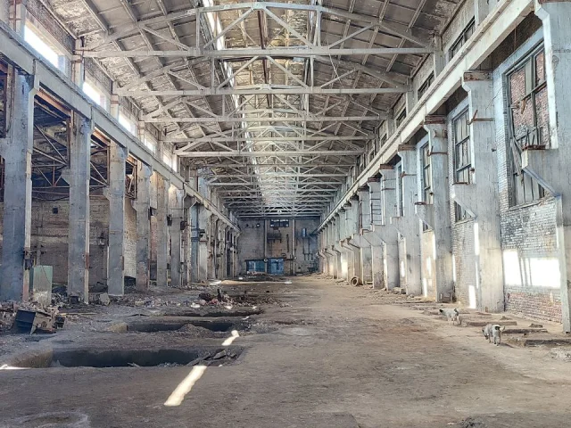 Фото: Продается производственный комплекс размером 83 х 172 м, высота 9,5 м, общей площадью 19700 м2 на нескольких уровнях. Пл