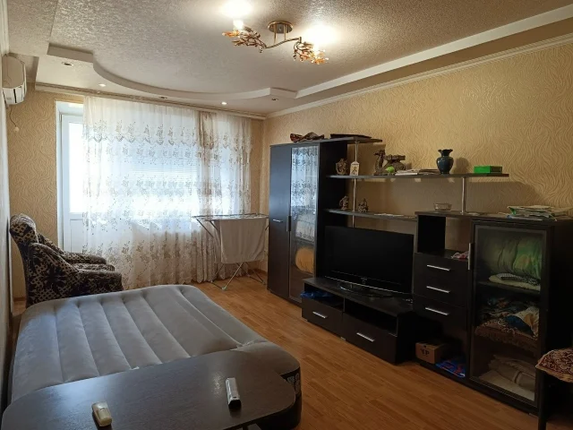 Фото: Горловка. Продам 2-х ком.кв-ру, пр. Победы 90, 4/5, не угловая. В квартире окна и балконный блок пластик, новая входная