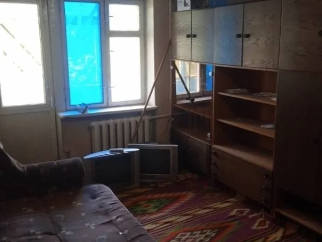 Фото: ‼️Продам‼️Горловка ‼️ Продам 1-но комнатную квартиру, ул. Остапенко 26, 3/5 Квартира под ремонт. Окна пластик и столярка