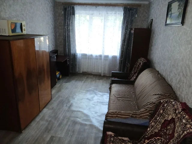 Фото: Сдам однокомнатную квартиру в приморском районе по проспекту Нахимова. Рядом приморский парк,рынок Бахчиванджи. Квартира