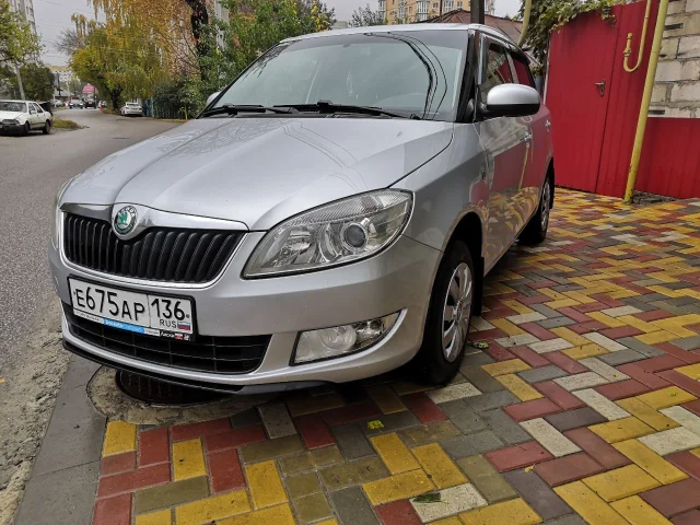 Фото: Продаю Шкода Фабия 2012г.в., пробег всего140т.км двигатель 1,4 МКПП. Автомобиль в отличном состоянии, практически весь в