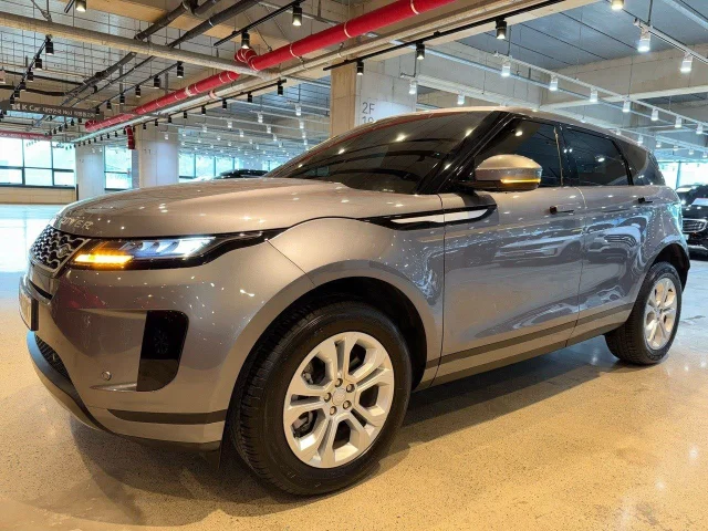 Фото:          RANGE ROVER