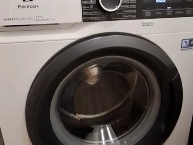 Фото: Срочно продам стиральную машину ELECTROLUX 2020г нужно поменять подшибник