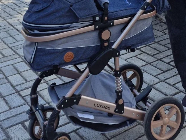 Фото: Продам коляску luxmom 2в1 , пользовались около месяца,состояние практически новое. вся комплектация на месте