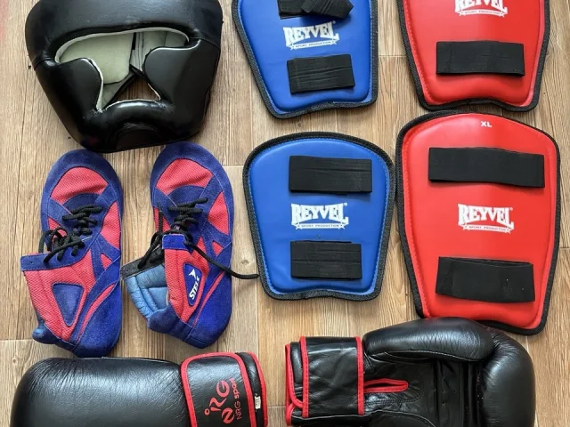 Фото: Перчатки 🥊 кожаные 14унц., Борцовки 42 размер, состояние хорошее