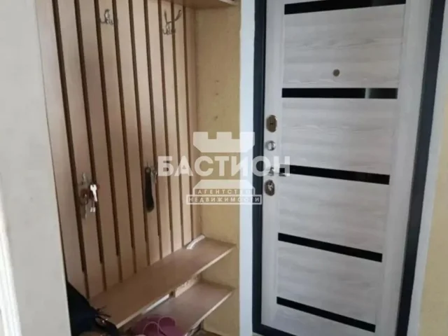 Фото: Продам 3-х ком. квартиру. Луганск кв Заречный д 18. Находится на 9-ом этаже из 9-ти. Крыша полностью новая. Состояние кв