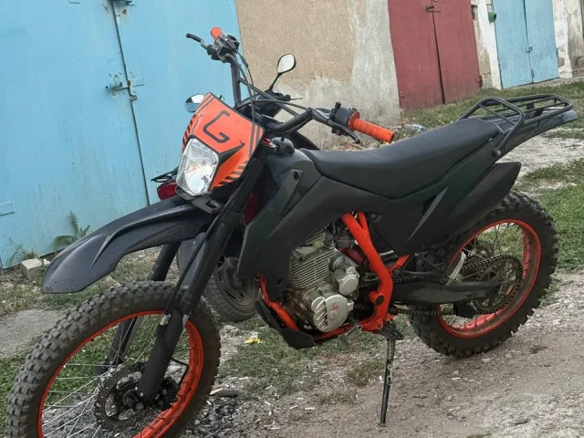 Фото: Продам эндуро мотоцикл 300 кубов. В хорошем состоянии, сел-поехал. С документами. Обслужен