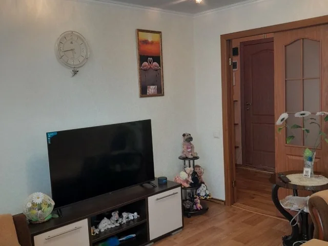 Фото: Продам 2-ком. кв-ру, ул. Гречнева 18, 7/9, лифт работает, не угловая, 50 кв.м.- общая, комнаты раздельно. Окна и балкон 
