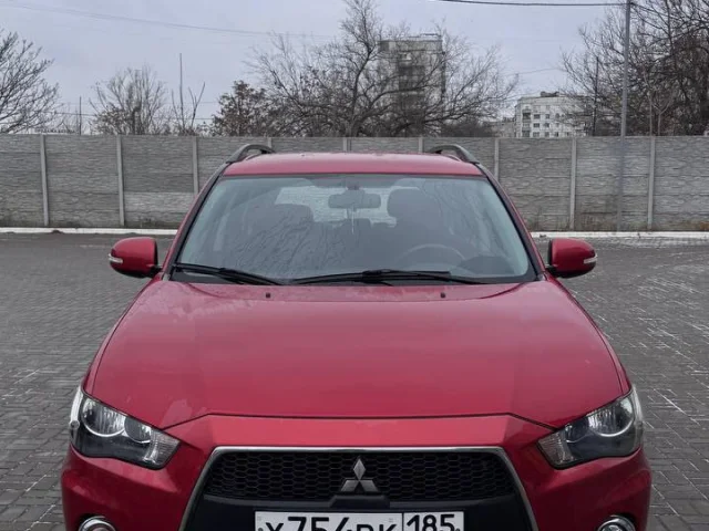 Фото: Продам Mitsubishi Outlander 2, 2011 год, 2.0 бензин, автомат, полный привод подключаемый, подрулевые лепестки, климат,не