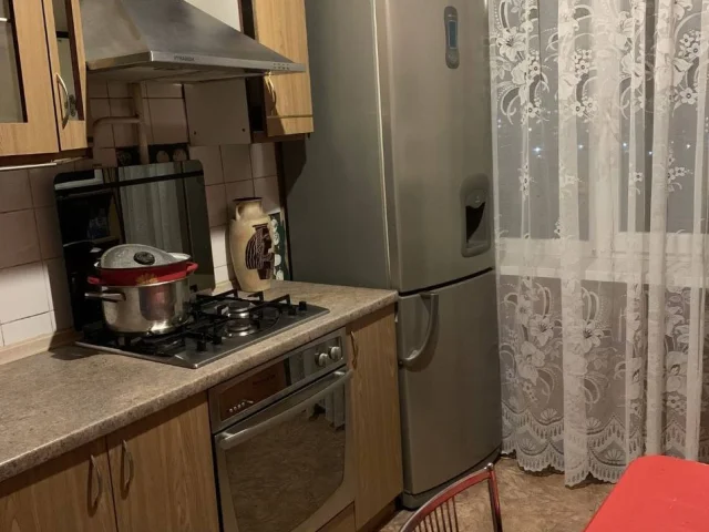 Фото: Сдаётся 2 к квартира, Центральный район, ул. 60 лет СССР. Этаж: 8, лифт работает! Чистая, ухоженная, аккуратная. Рядом р