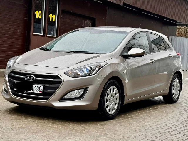Фото: Hyundai i30 1.6 АТ 2017г 112 000 км. автомобиль в отличном состоянии максимальная комплектация не битая некрашеная Гараж
