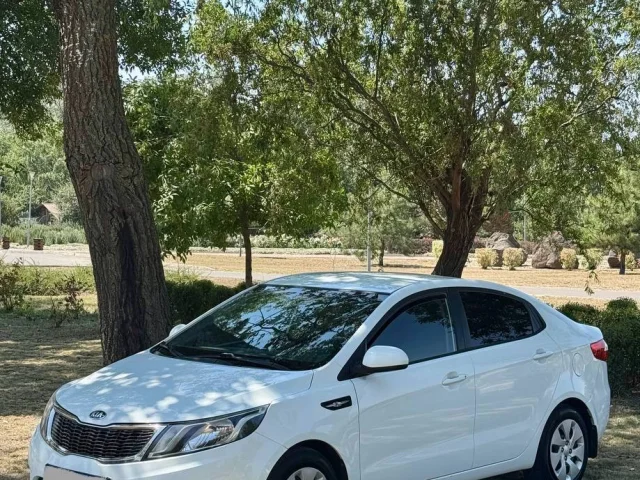 Фото: Продаю Kia Rio III 2013 года на автомате с пробегом 167 тыс км, двигатель 1.6. Автомобиль местный, находится в Мариуполе