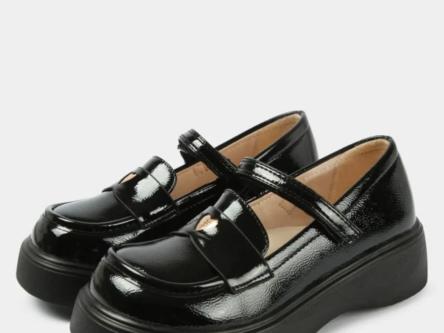 Фото: Кроссовки Zara