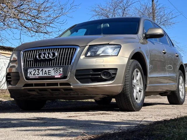 Фото: Audi Q5 2011 год. 2 литра бензин. Автомат. 211 л. с. Собственник. Продаю личную машину. Обслужена. Масло не берёт. Двига