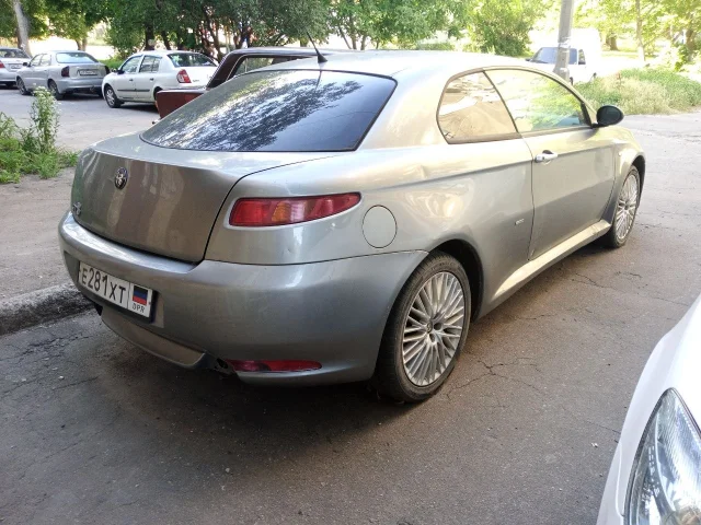 Фото: Продам Альфу. 2005 год. 1.9 турбо дизель.мех.300000км.На ходу, сел поехал. Слабый АКБ. Есть пару рыжиков. Времянка проср