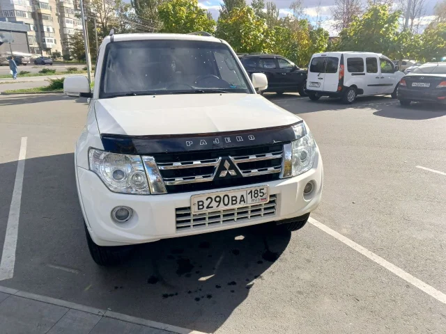 Фото: Продам Mitsubishi Pajero 4 2013 года 3.0 бензин, АКПП, состояние машины на отличное, по кузову ровная и в ДТП не участво