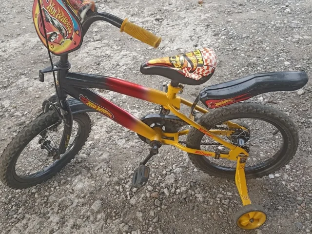 Фото: Продам велосипеды для мальчика, размер колес 16. Цена договорная!
