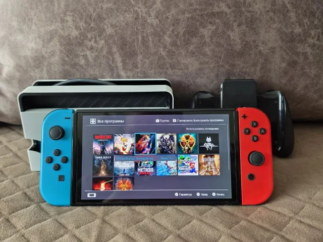 Фото: В продаже портативная консоль Nintendo Switch OLED. Состояние отличное. Прошита, можно качать любые игры из интернета. У