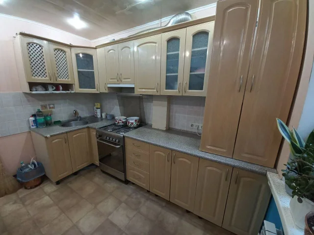 Фото: Продам кухонный гарнитур с вытяжкой и раковиной