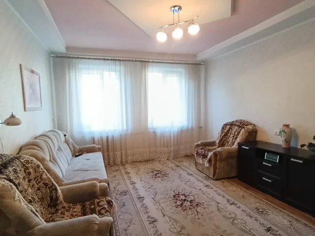 Фото: Сдам 3 ком. кв-ру, ул. Гагарина 22, 1/2. Комнаты раздельные, хорошие условия, имеется необходимая мебель и техника. Семе