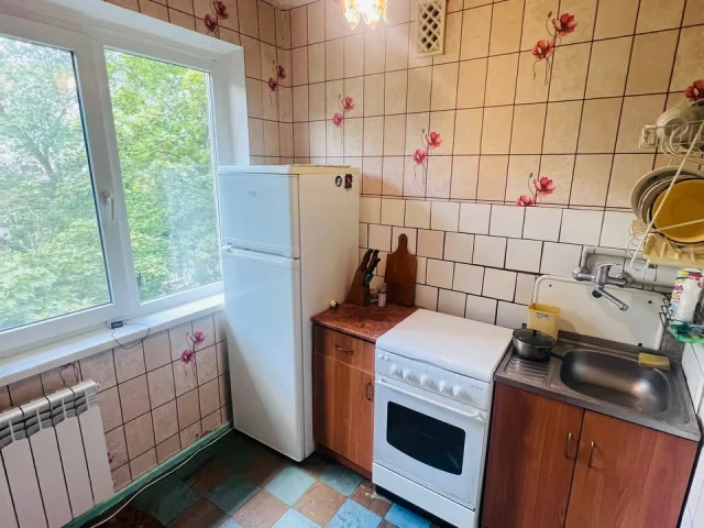 Фото: Продам 2 х комнатную квартиру кв Гагарина дом 17, 5/5 этаж панельного дома. Общая площадь 48 кв м. Состояние жилое под р