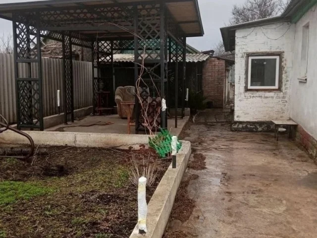 Фото: Горловка !!! Продам 1/2 финского дома, ж/м Комсомолец ул.Мусоргского. В доме 3 комнаты, 2 кухни, санузел совместный -обш