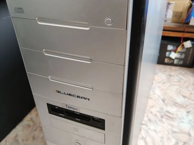 Фото: 👉 Продам корпус ATX с кард-ридером SD MC CF USB 2.0 Блок питания на 350 W
