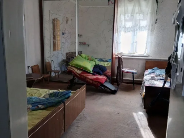 Фото: г.Бердянск ,Продам газифицированный дом на АКЗ- 70 м.кв на две семьи ,два отдельных входа ,в одной половине можно устано