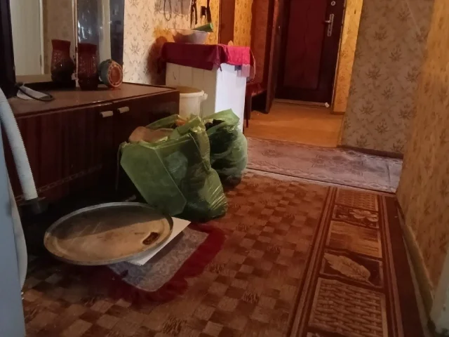 Фото: Продам 4-х ком.квартиру ул. Бессонова 44, 5/9, лифт работает, два балкона, квартира в родном состоянии, вод бак, докумен