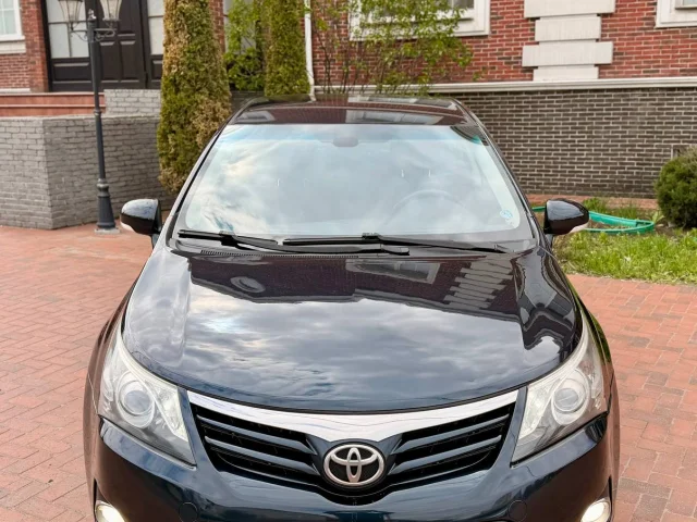 Фото: Продам Toyota Avensis 2011г.в. Двигатель 1.8 работает отлично , очень экономичный автомобиль . Акпп работает в штатном р
