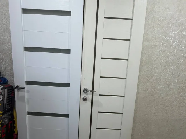 Фото: Продам межкомнатные двери белые б/у