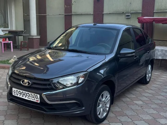 Фото: Lada Granta в комплектации Comfort 2024 года