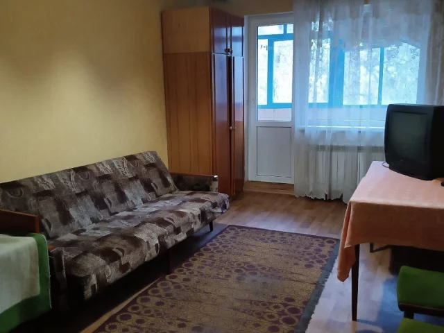 Фото: Продам 1к квартиру 32м² в г.Луганск на кв.Комарова 5/5эт, возле маг.Лана