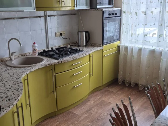 Фото: Аренда 3-комнатной квартиры в Кировском районе, Текстильщик
