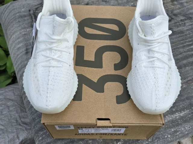 Фото: ПРОДАМ Yeezy Boost 350 V2 «Bone» — стильная и невесомая классика на каждый день 🤍