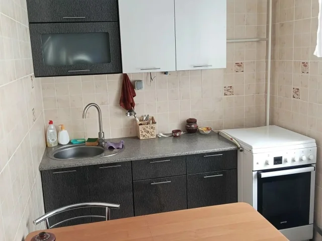 Фото: Продам 2х ком.кв-ру, ул.Богуна 53, 2/5. Не угловая, комнаты на две стороны дома. Окна пластик, балкон застеклён- столярк