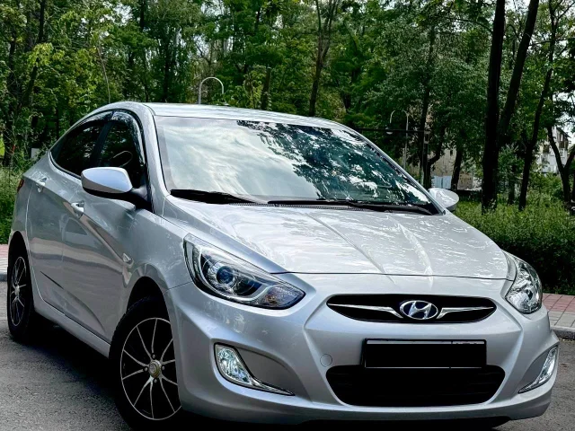 Фото: Hyundai Solaris 2012