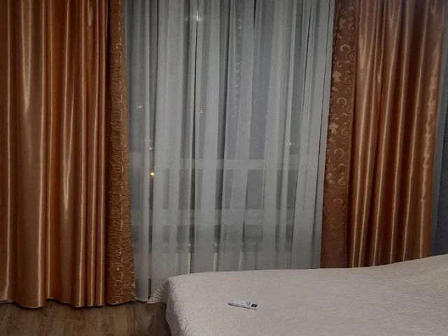 Фото: Шторы, высота -258см, ширина каждой-225см,новые(не подошли размеры), 4 тыс руб