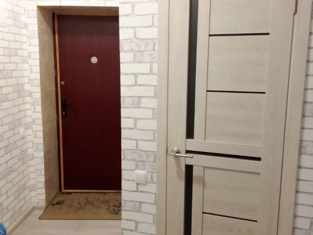 Фото: Продам 1 квартиру с мебелью и бытовой техникой на микрорайоне район Пан и Пани , 2этаж из 5 , капитальный ремонт. Без ри